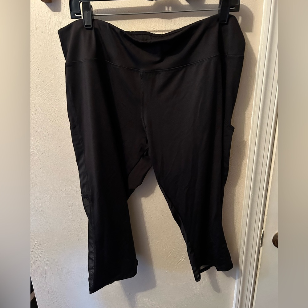 XXL/2XG (20) Athletic DriWorks Leggings w/mesh phone pocket. Black poly/spandex.